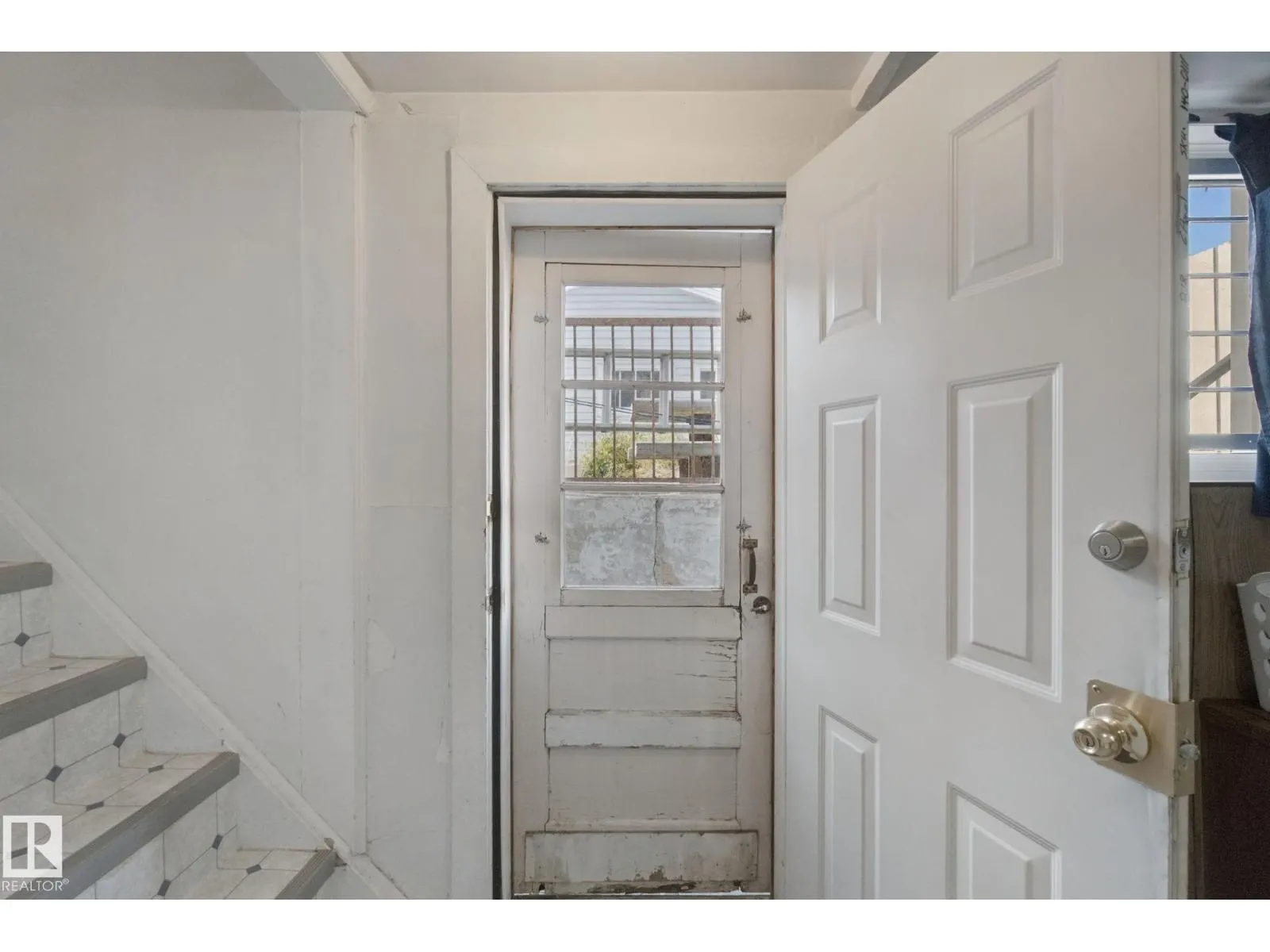 11946 70 ST NW