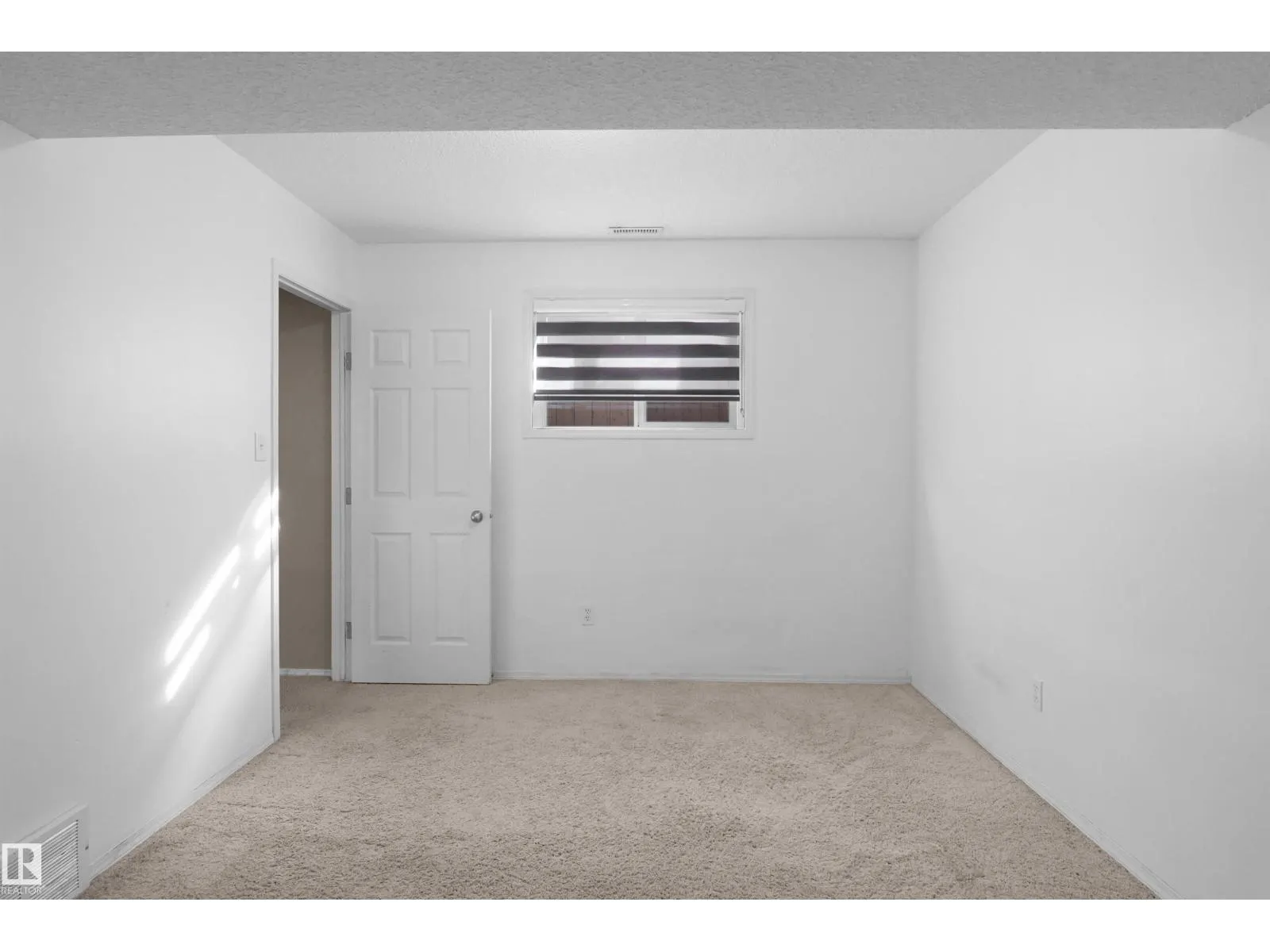 16112 92 ST NW