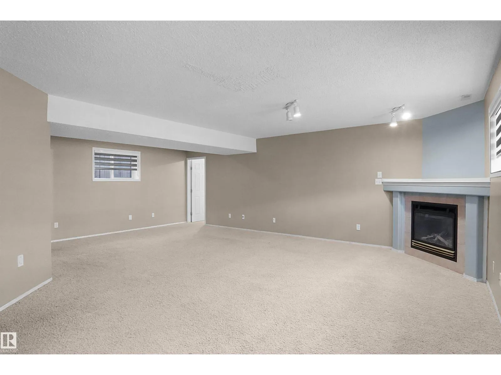 16112 92 ST NW
