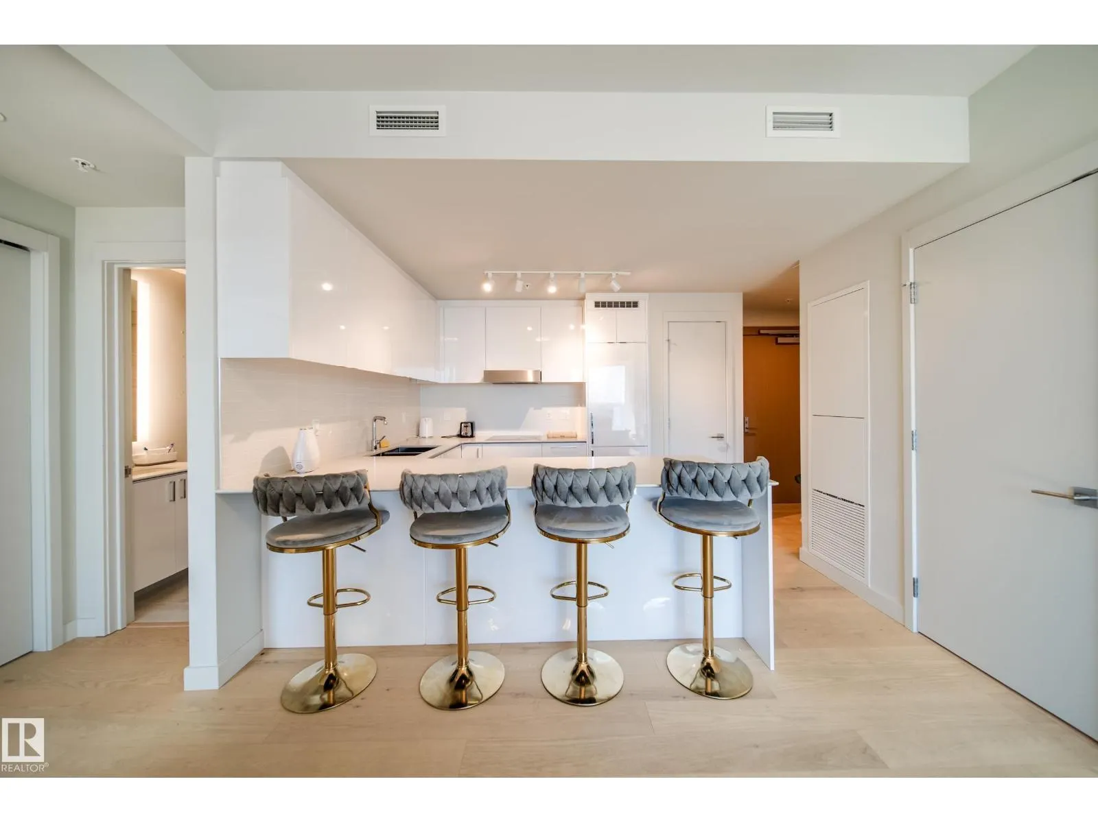 #3505 10360 102 ST NW