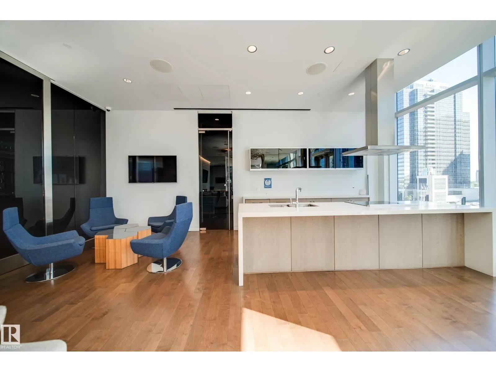 #3505 10360 102 ST NW