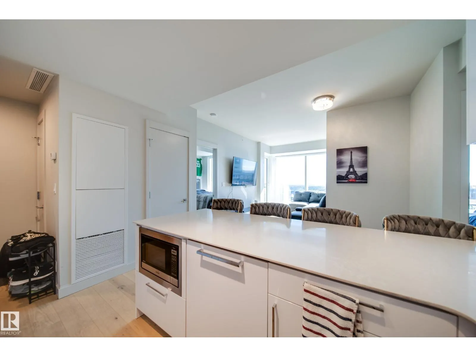 #3505 10360 102 ST NW