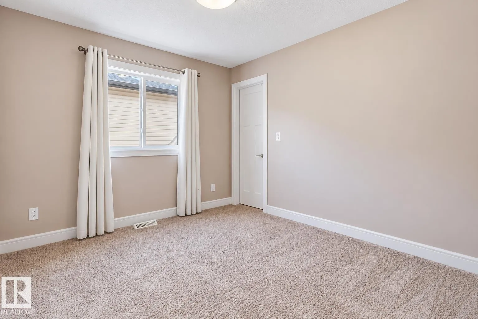 258 ALBANY DR NW