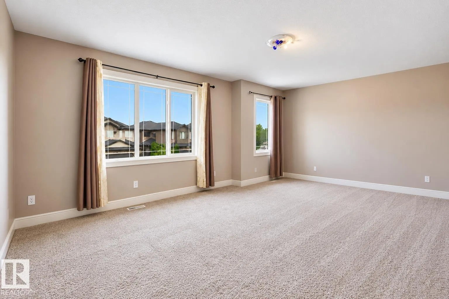 258 ALBANY DR NW