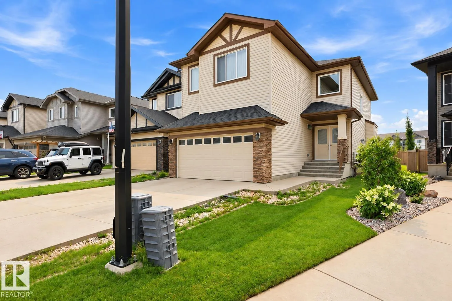 258 ALBANY DR NW