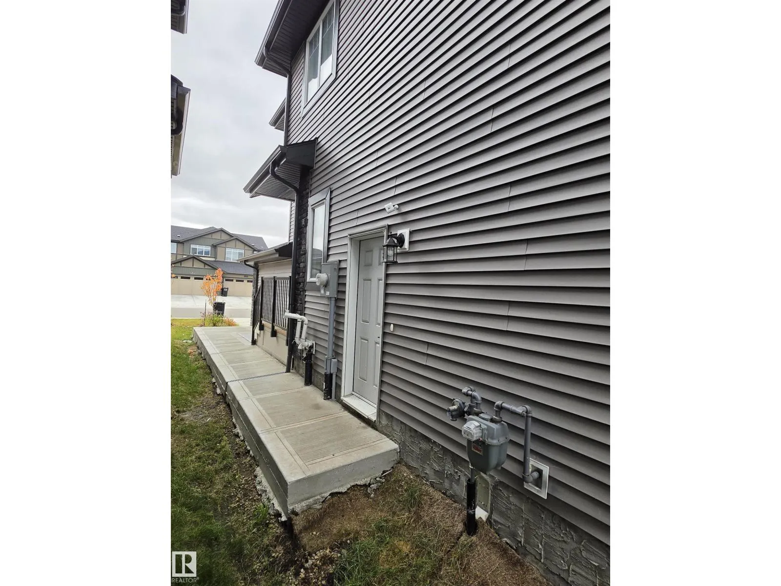 16228 19 Ave SW