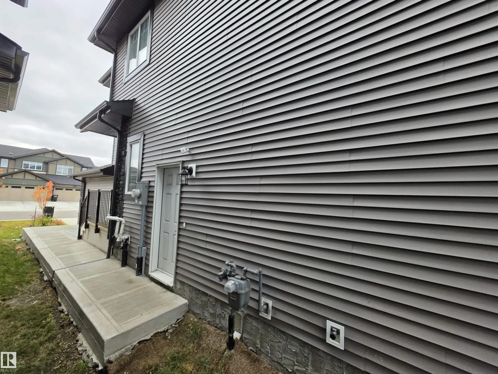 16228 19 Ave SW