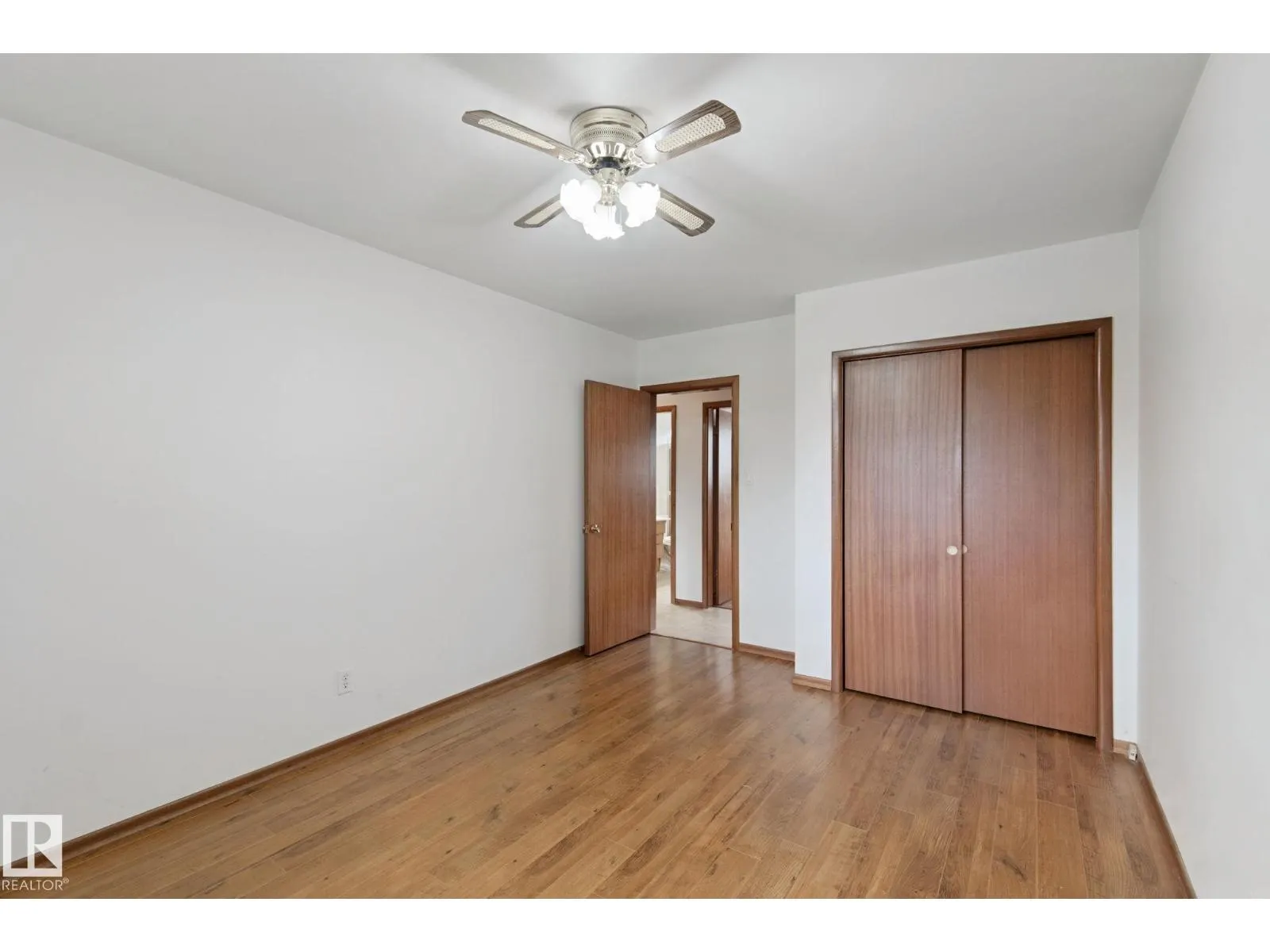 8424 70 ST NW