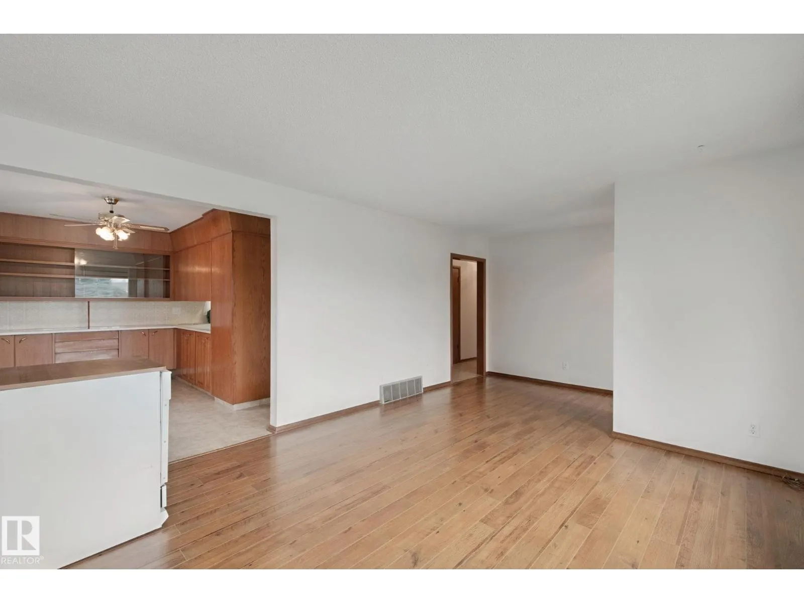 8424 70 ST NW