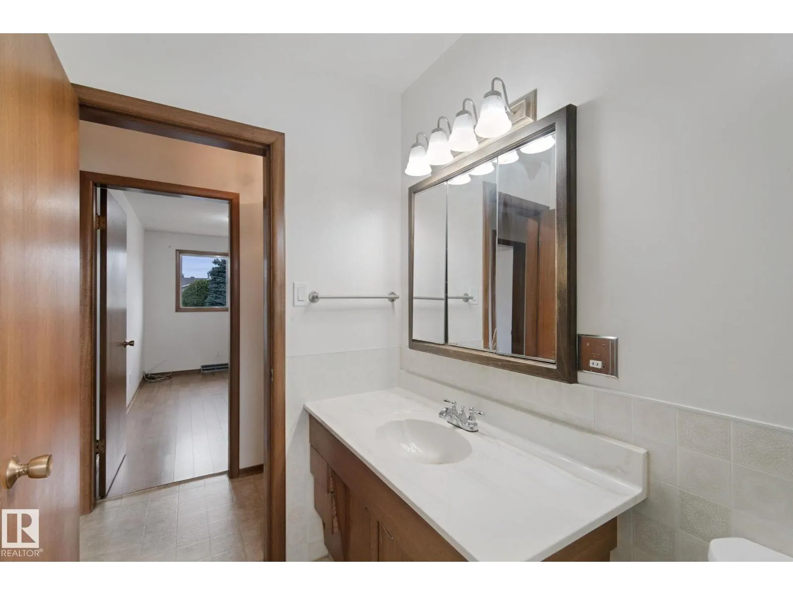 8424 70 ST NW
