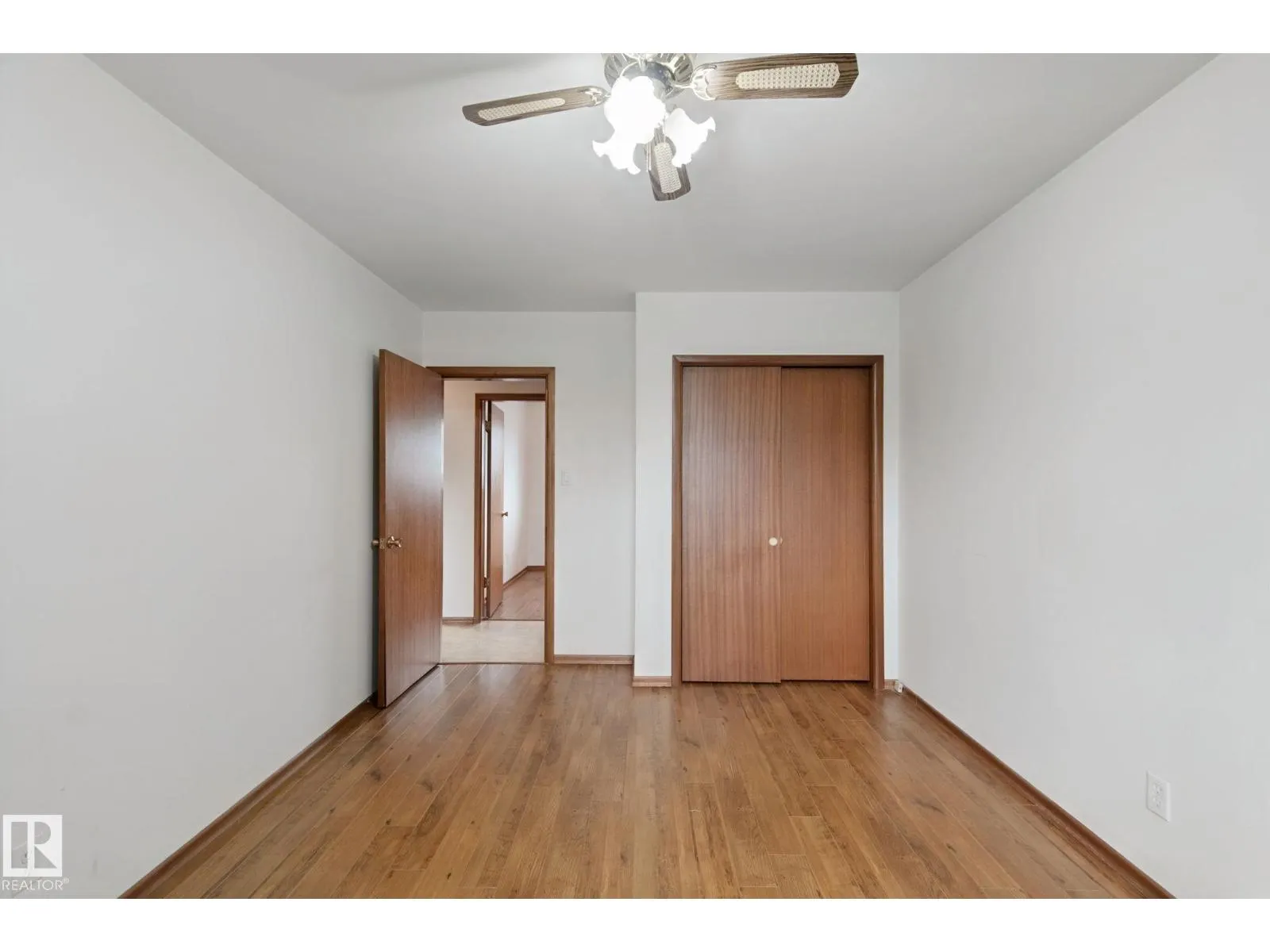 8424 70 ST NW