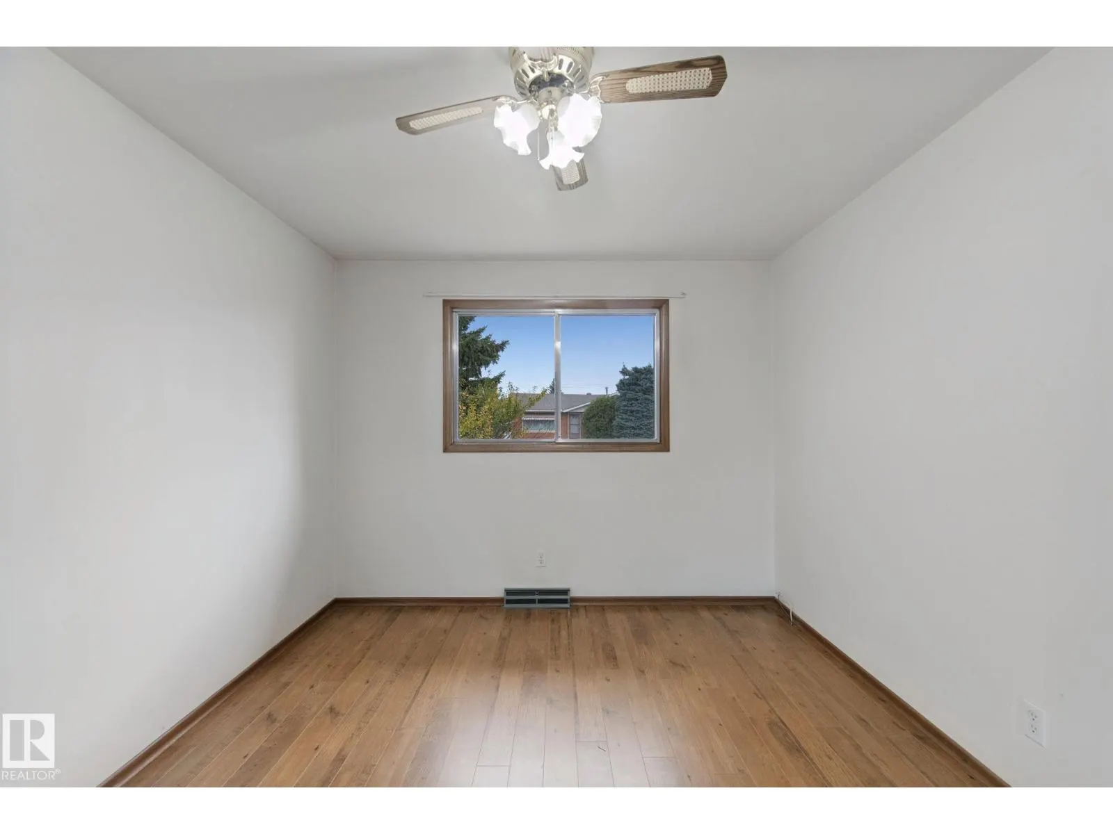 8424 70 ST NW