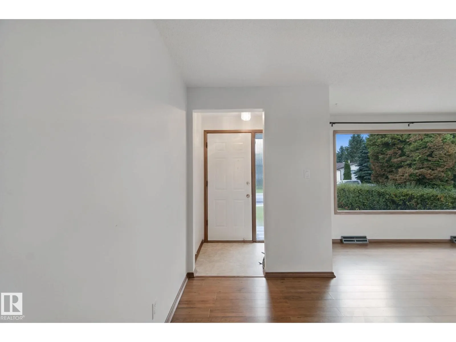 8424 70 ST NW