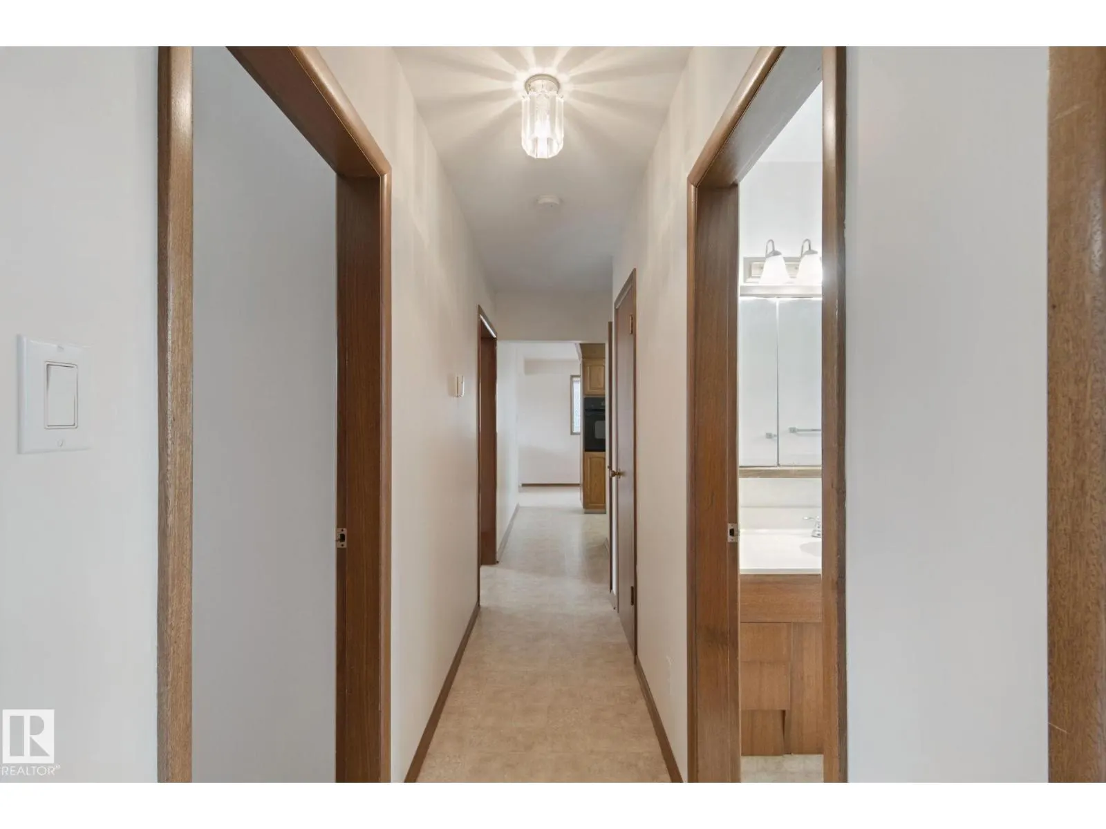 8424 70 ST NW
