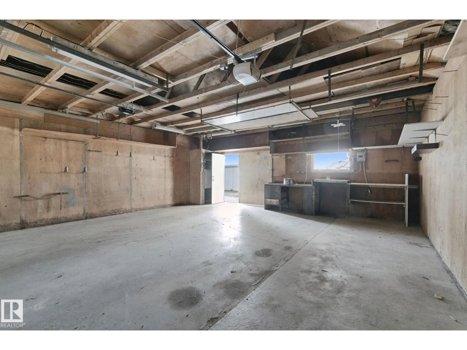 8424 70 ST NW