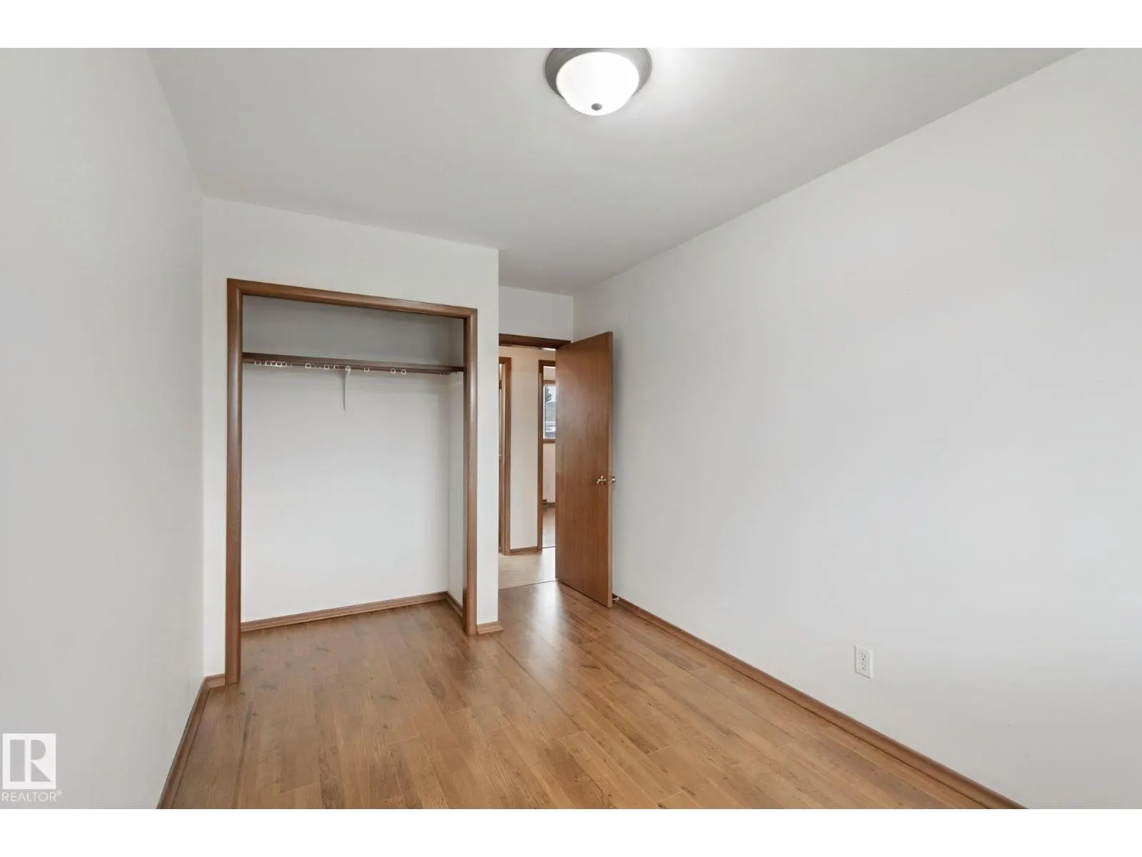 8424 70 ST NW