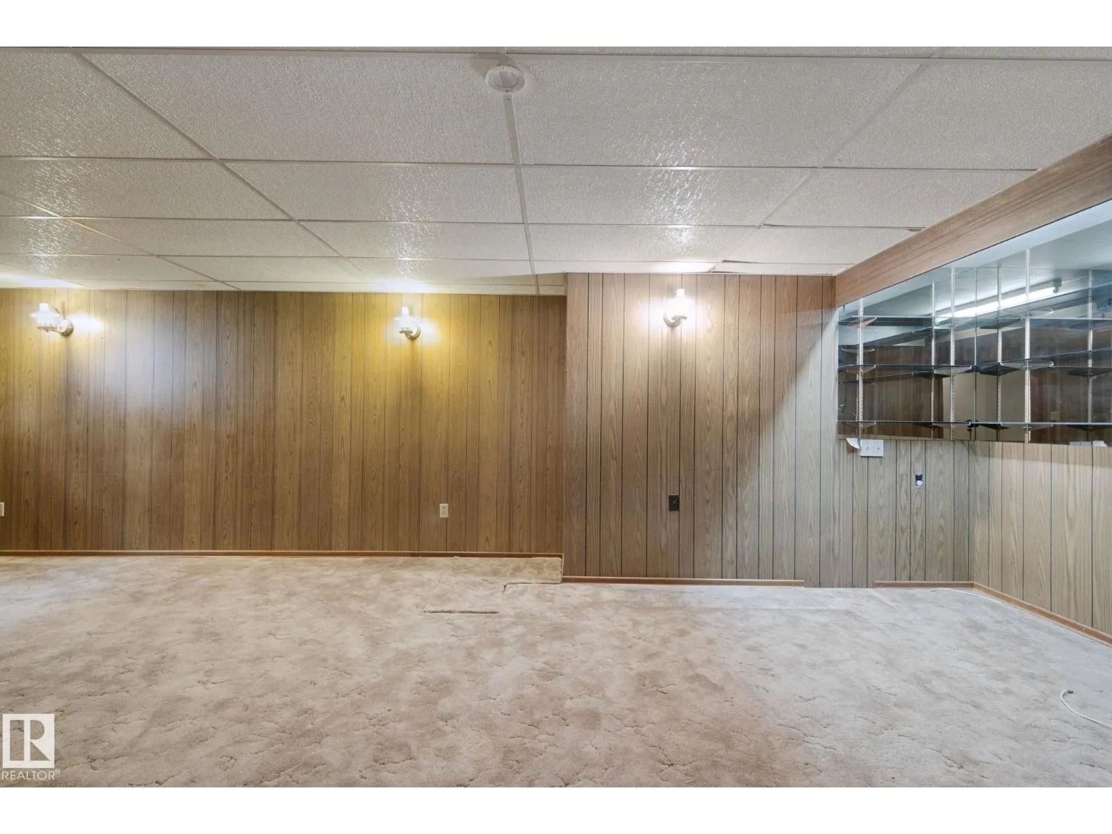 8424 70 ST NW