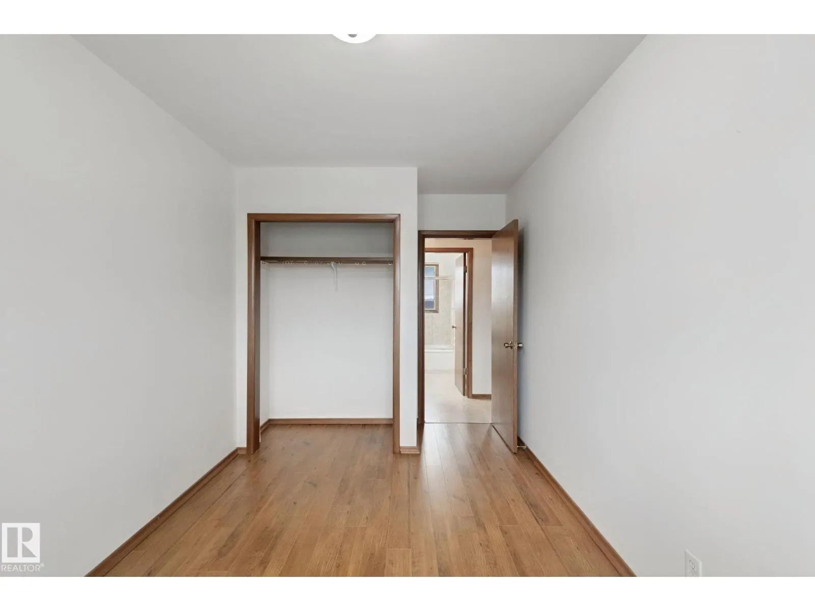 8424 70 ST NW