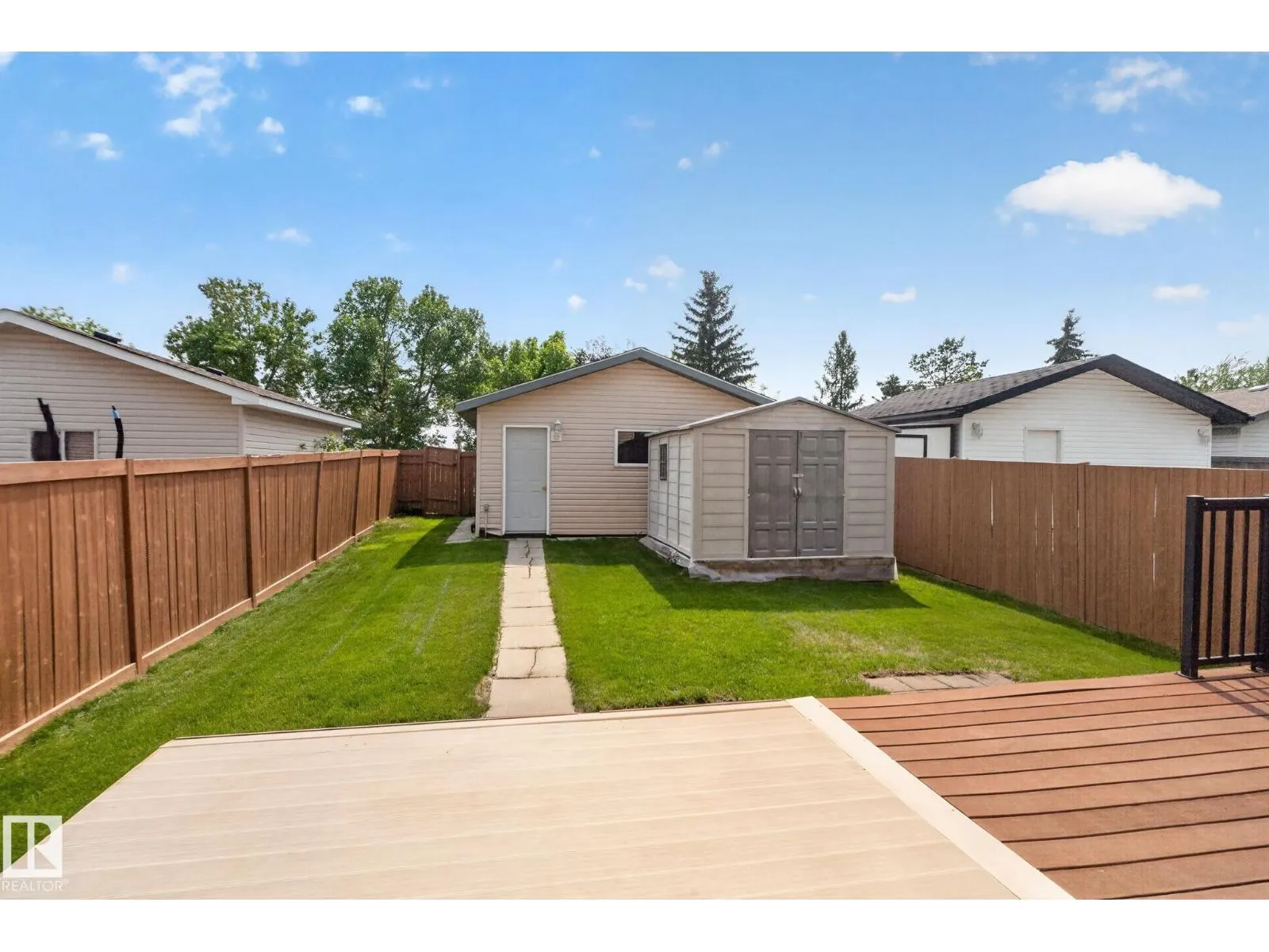 8923 173 AV NW