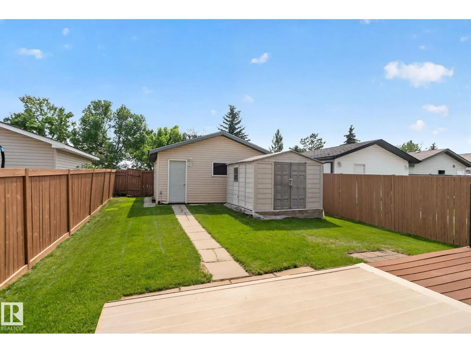 8923 173 AV NW