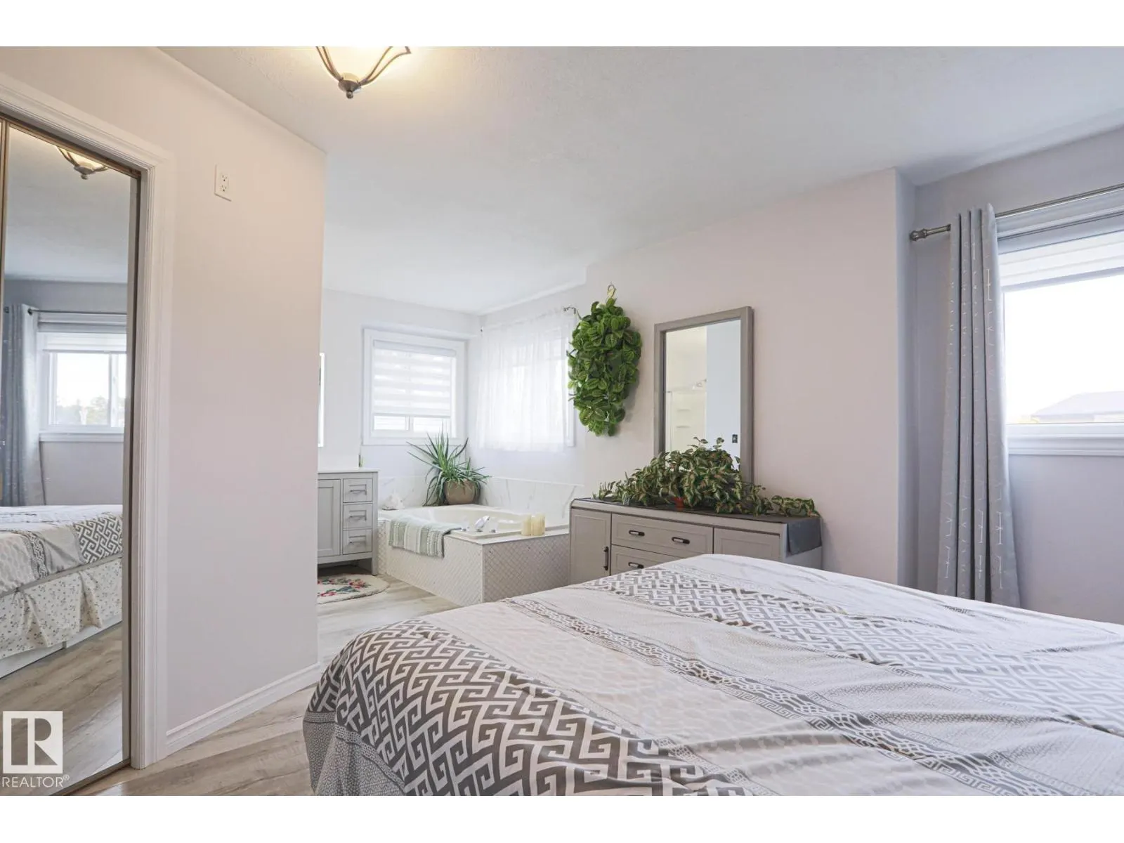 4424 124 AV NW