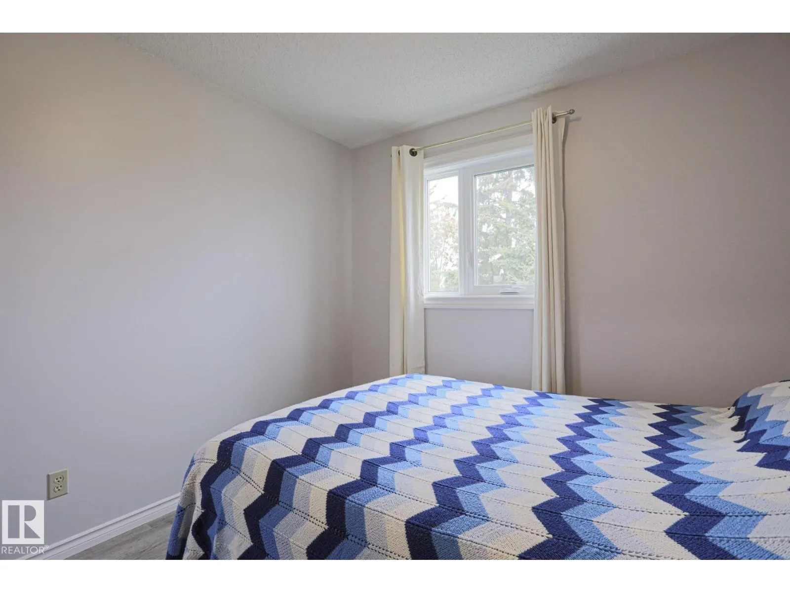 4424 124 AV NW