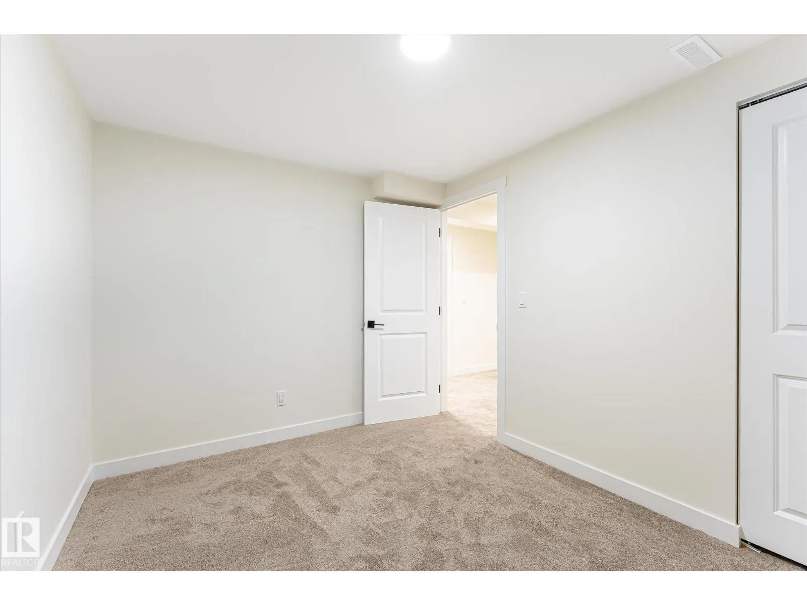 18307 66 AV NW