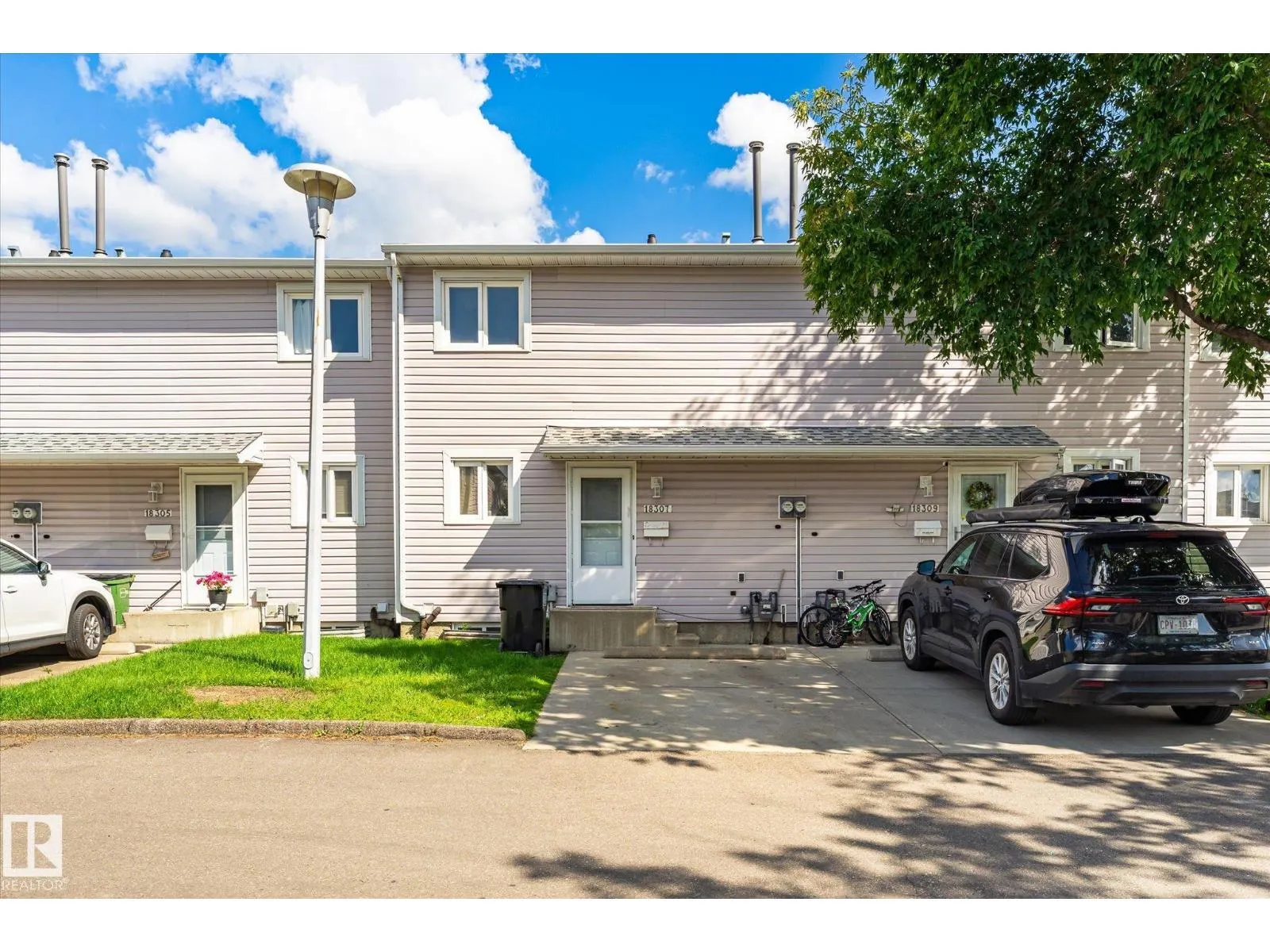 18307 66 AV NW