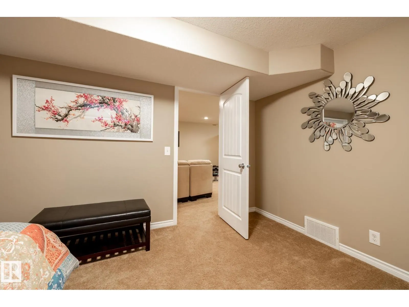 5820 7 AV SW