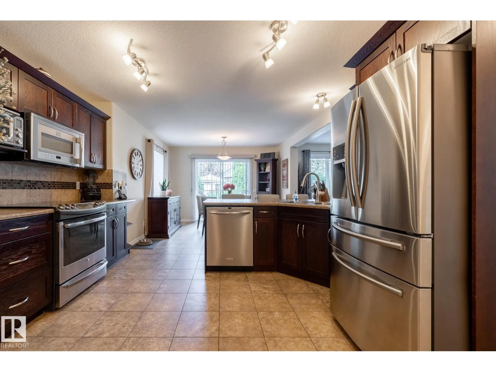 5820 7 AV SW