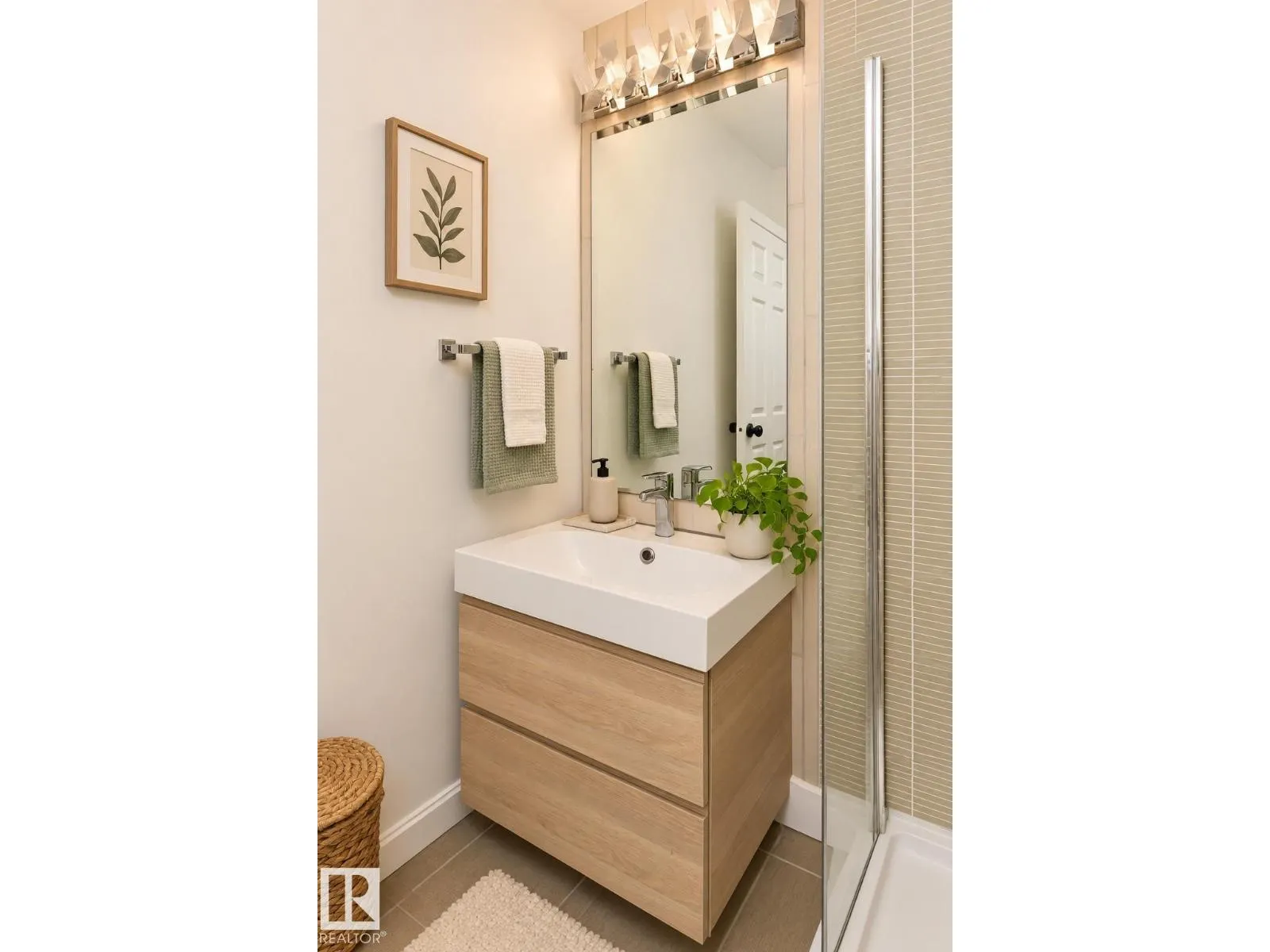 #101 8108 109 ST NW
