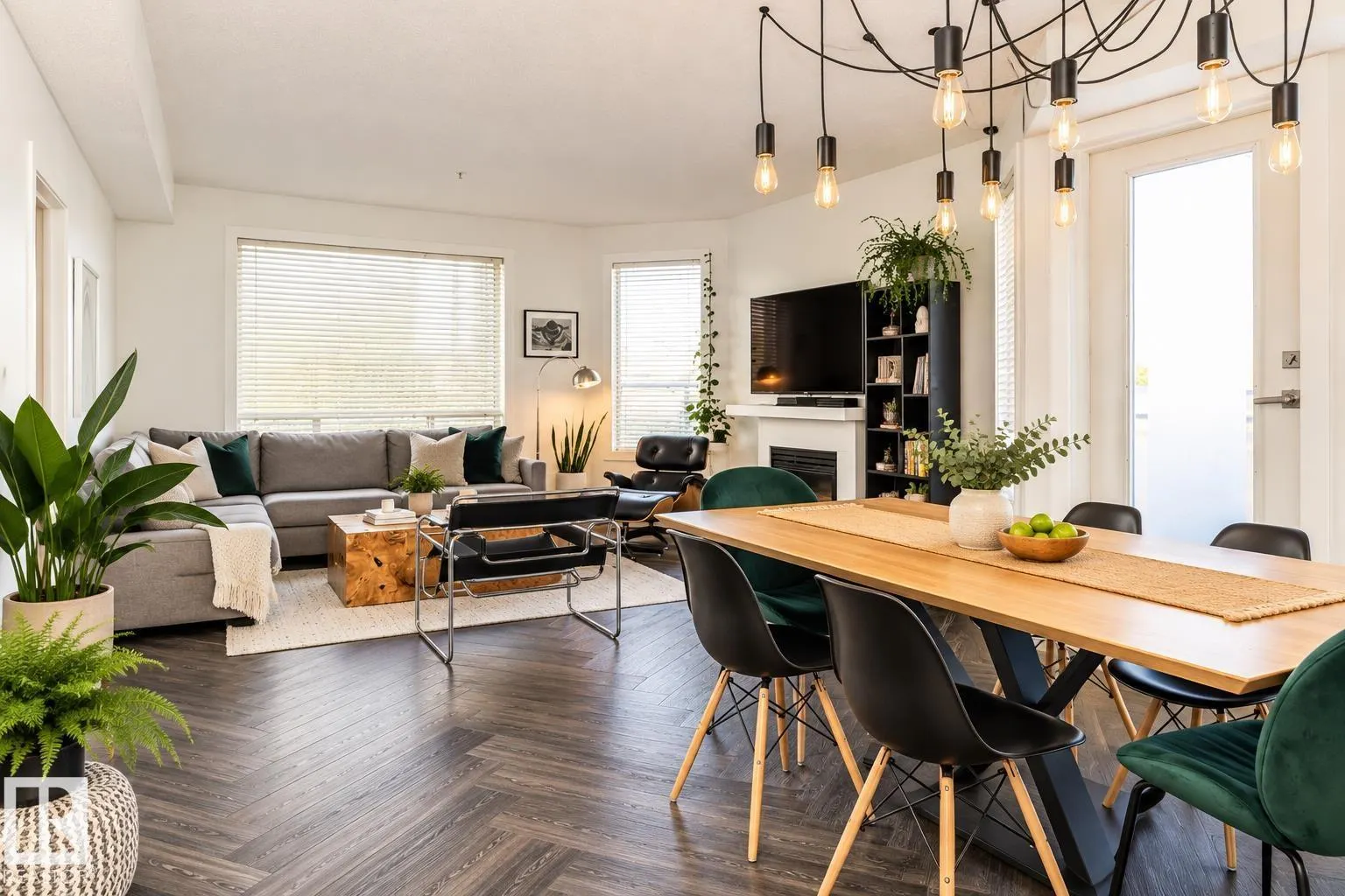 #101 8108 109 ST NW