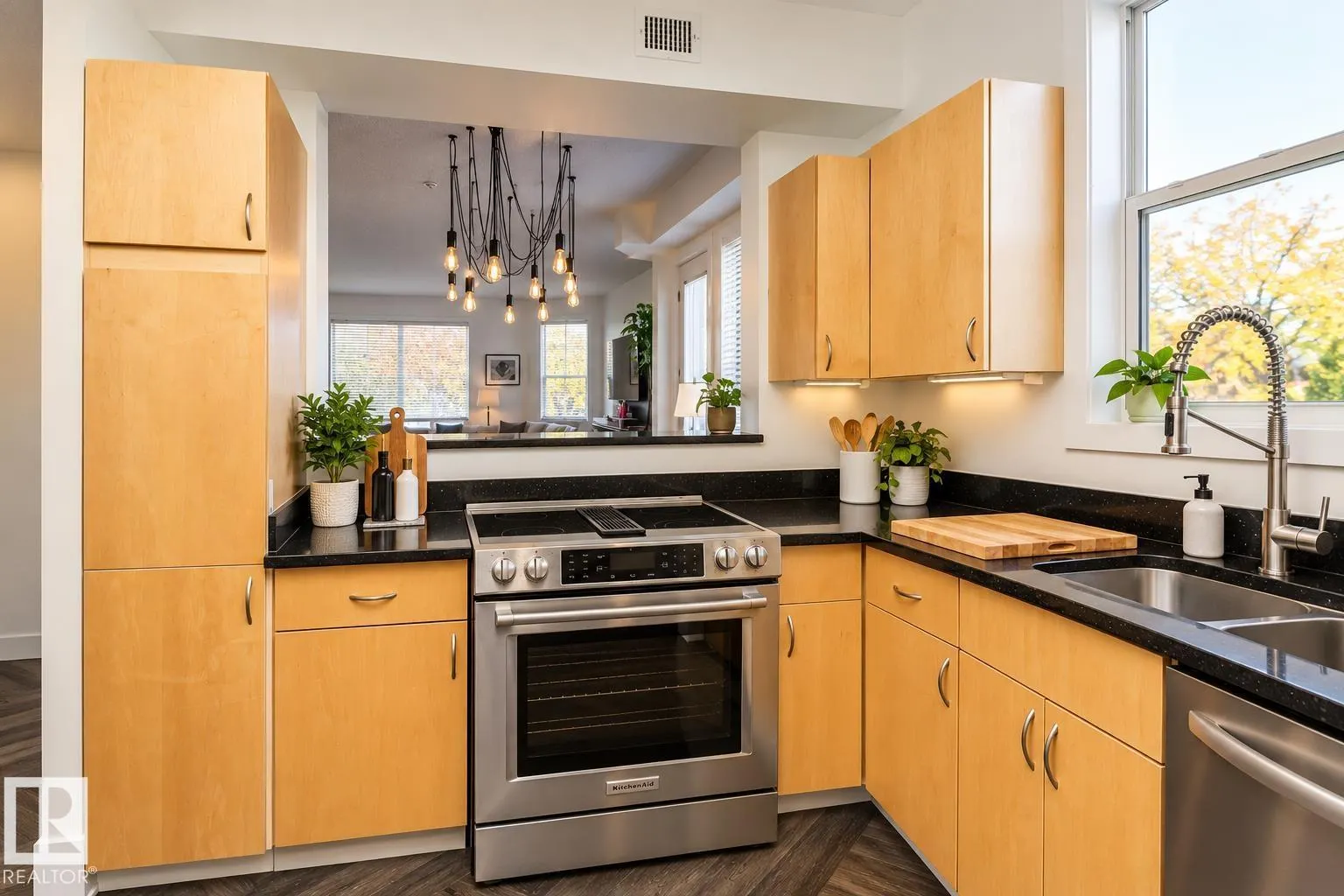 #101 8108 109 ST NW