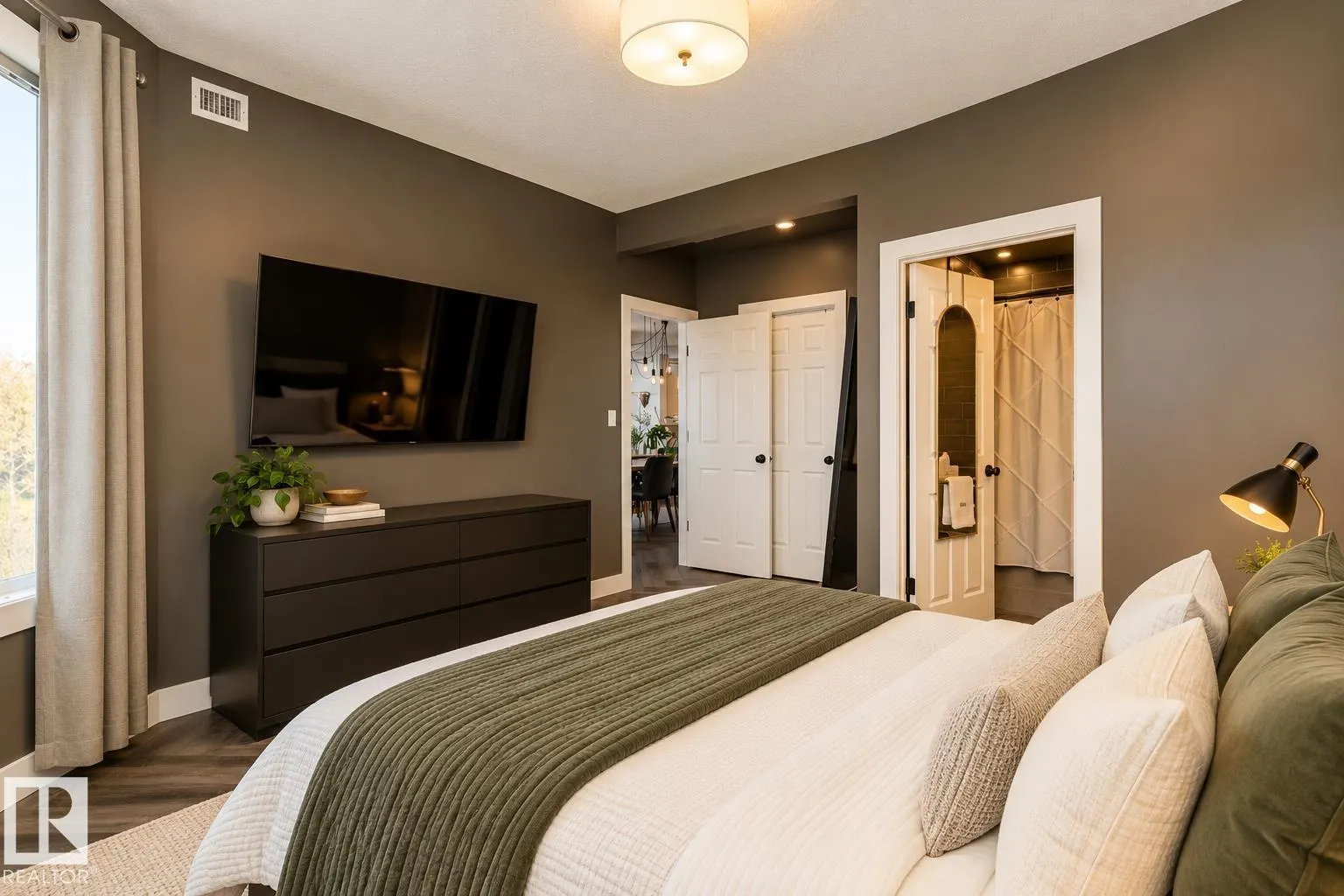 #101 8108 109 ST NW