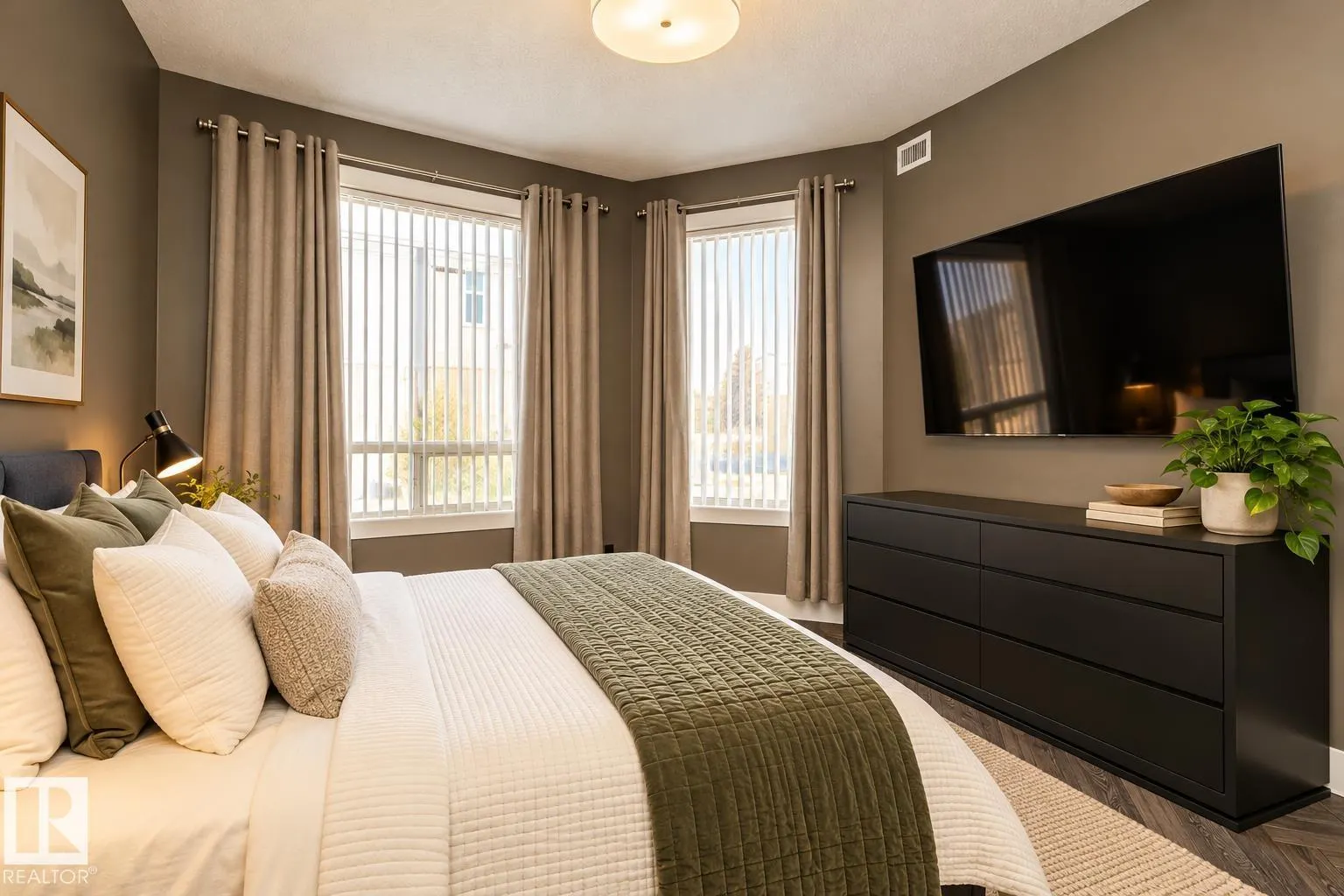 #101 8108 109 ST NW