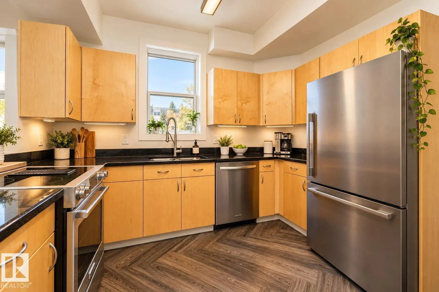 #101 8108 109 ST NW