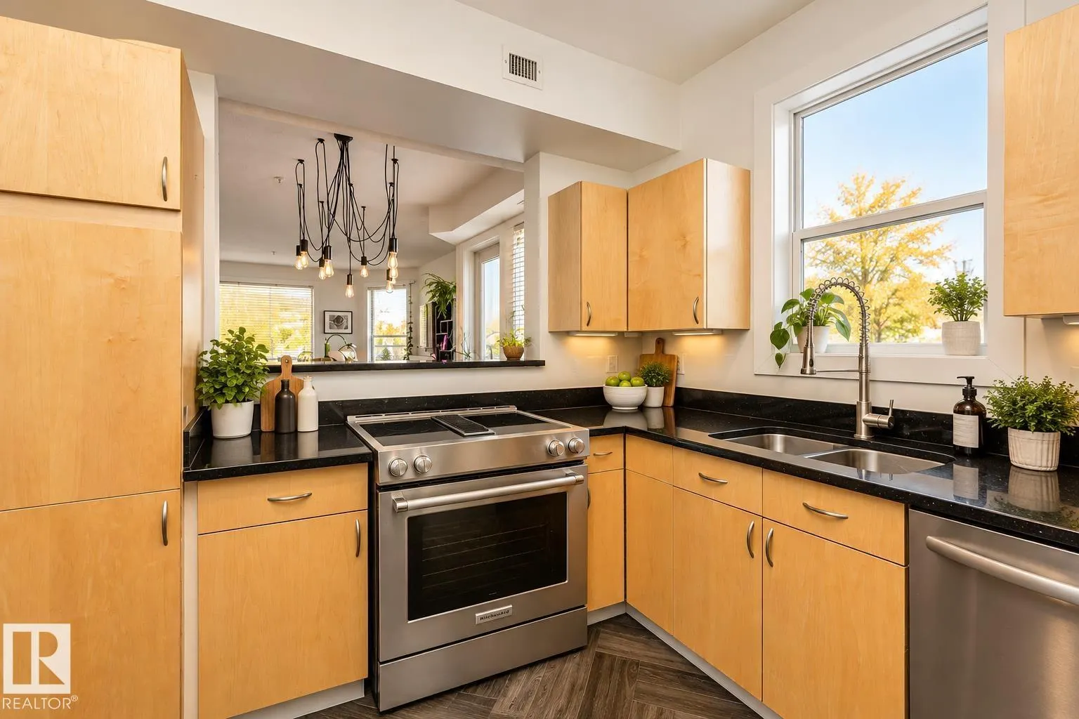 #101 8108 109 ST NW