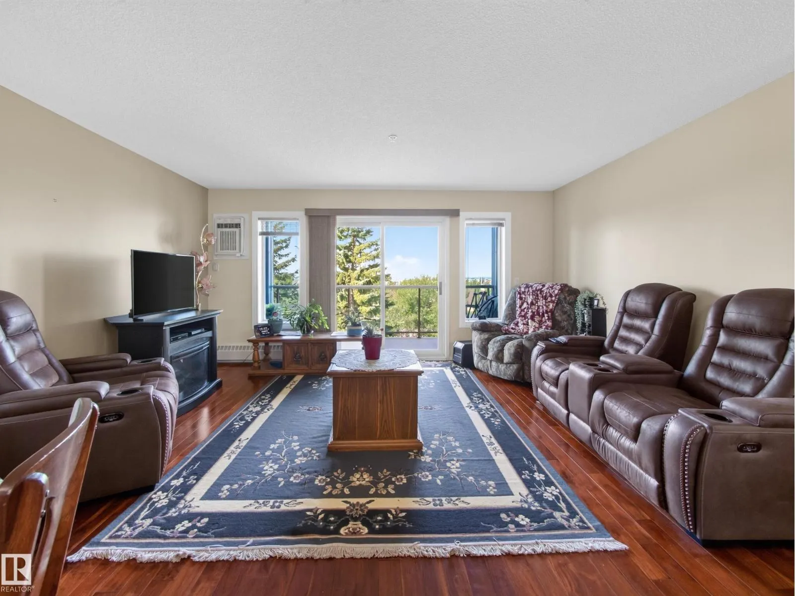 #307 70 CRYSTAL LN