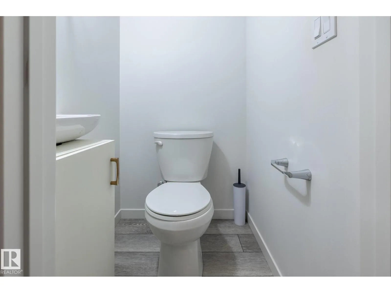 1273 MCLEOD AV