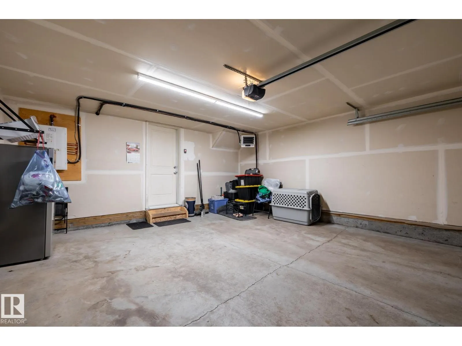 1273 MCLEOD AV