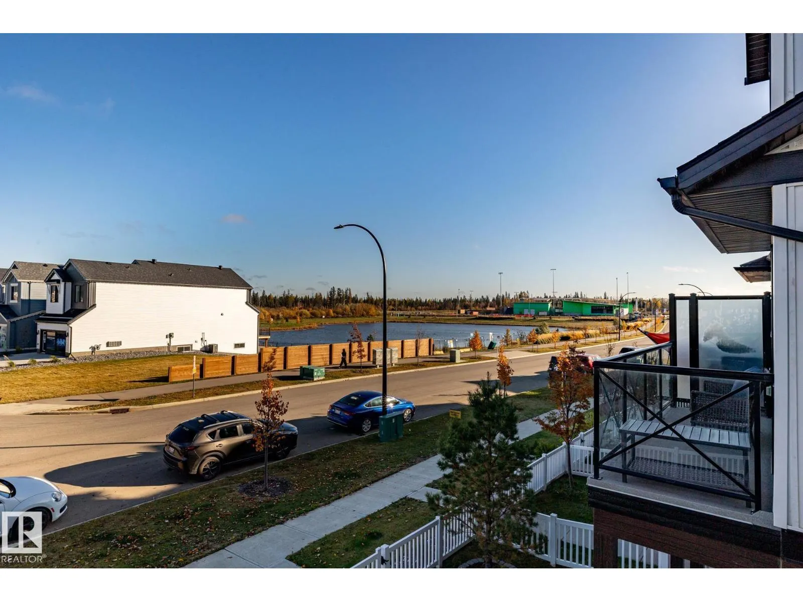 1273 MCLEOD AV