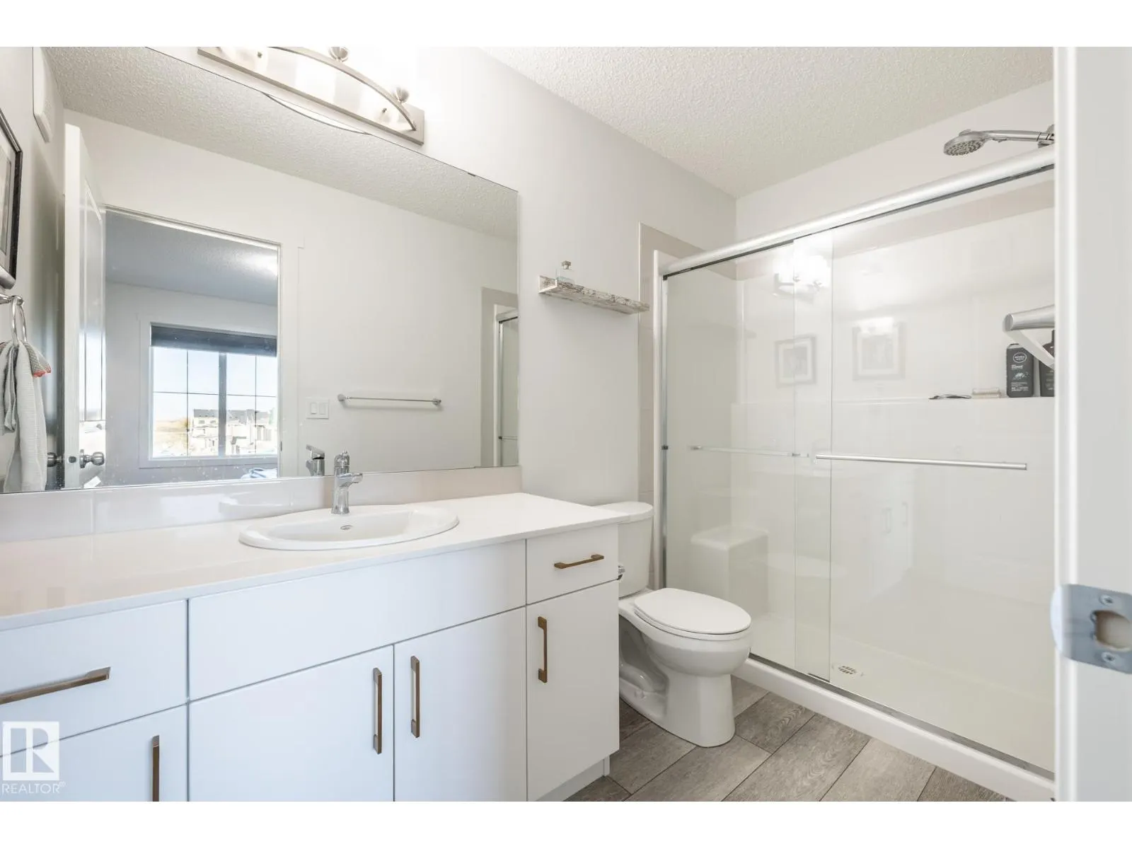 1273 MCLEOD AV