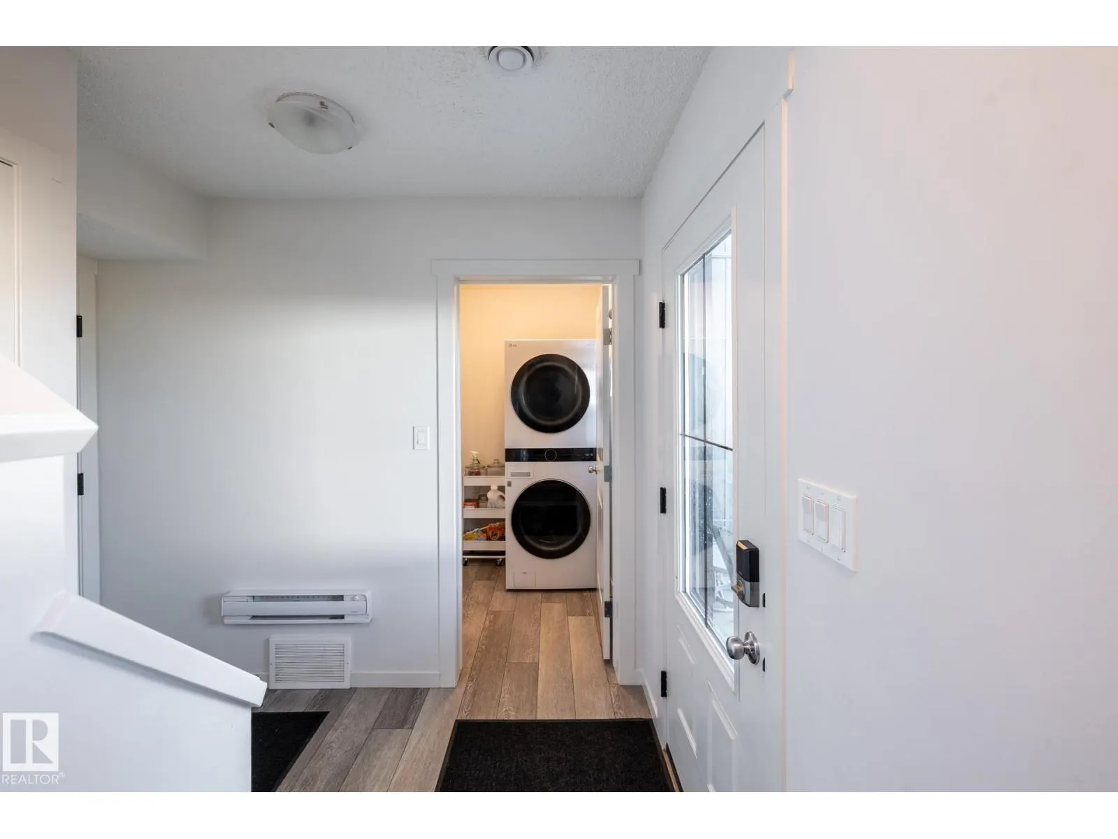 1273 MCLEOD AV