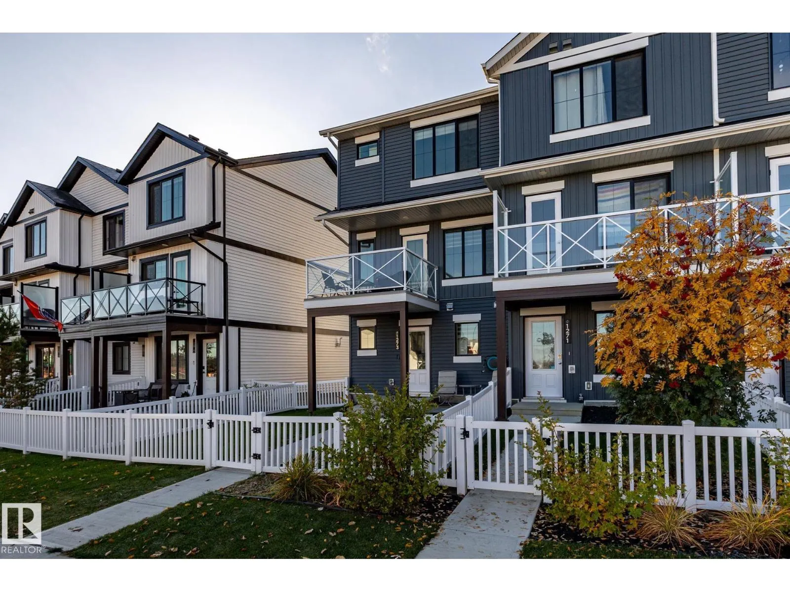 1273 MCLEOD AV