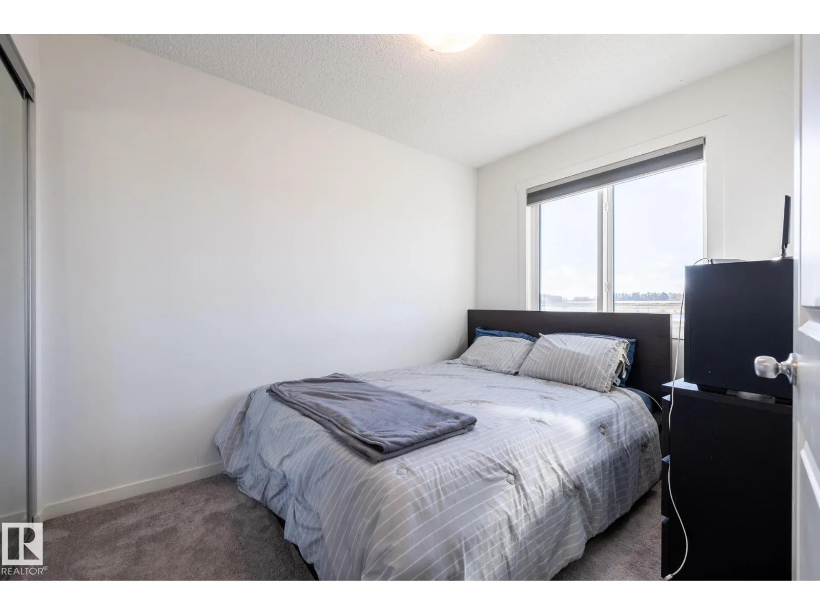 1273 MCLEOD AV