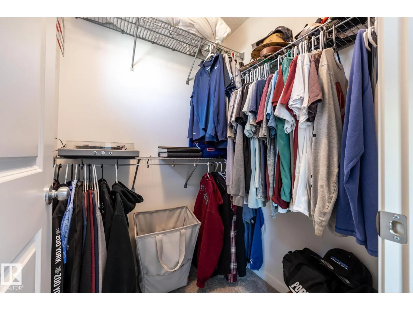 1273 MCLEOD AV