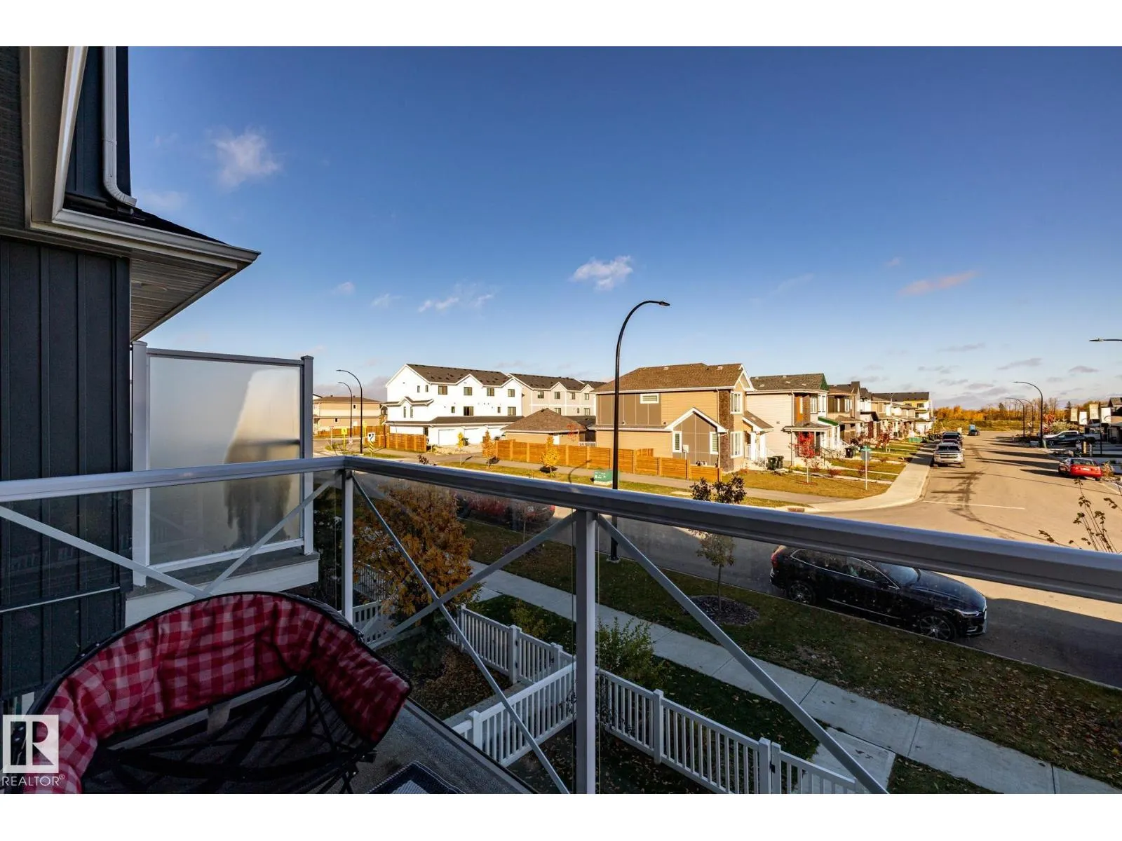 1273 MCLEOD AV