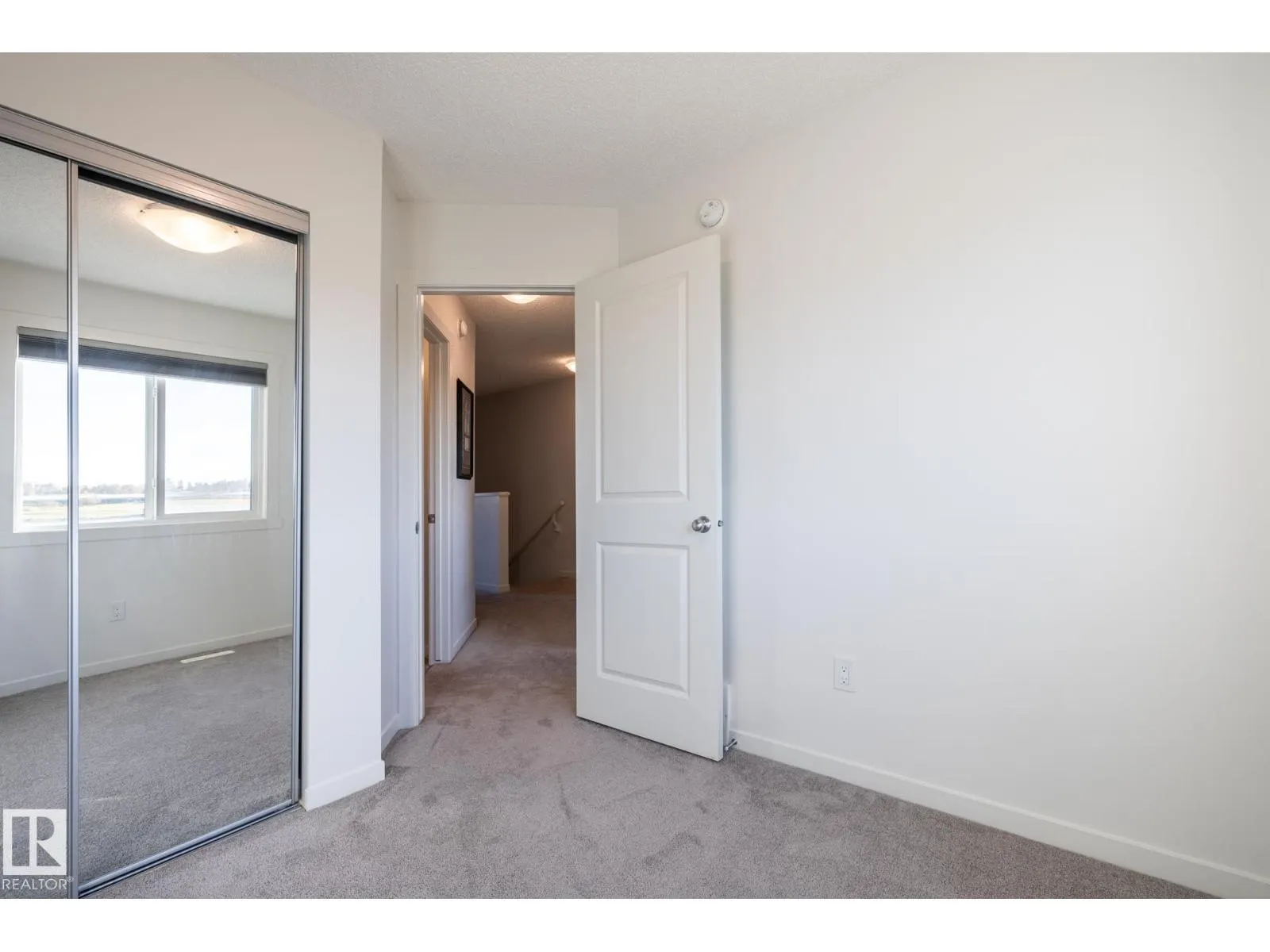 1273 MCLEOD AV