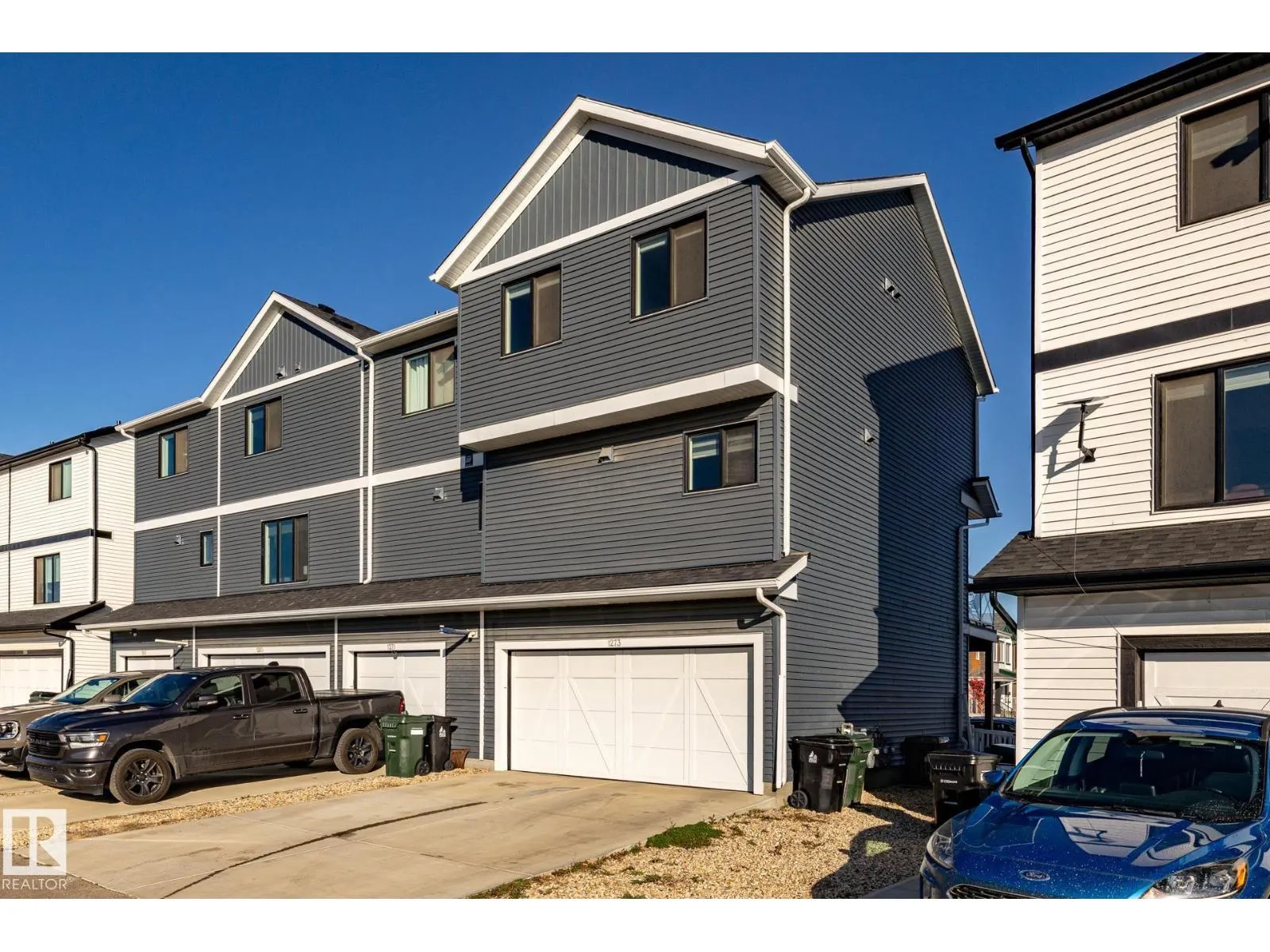 1273 MCLEOD AV