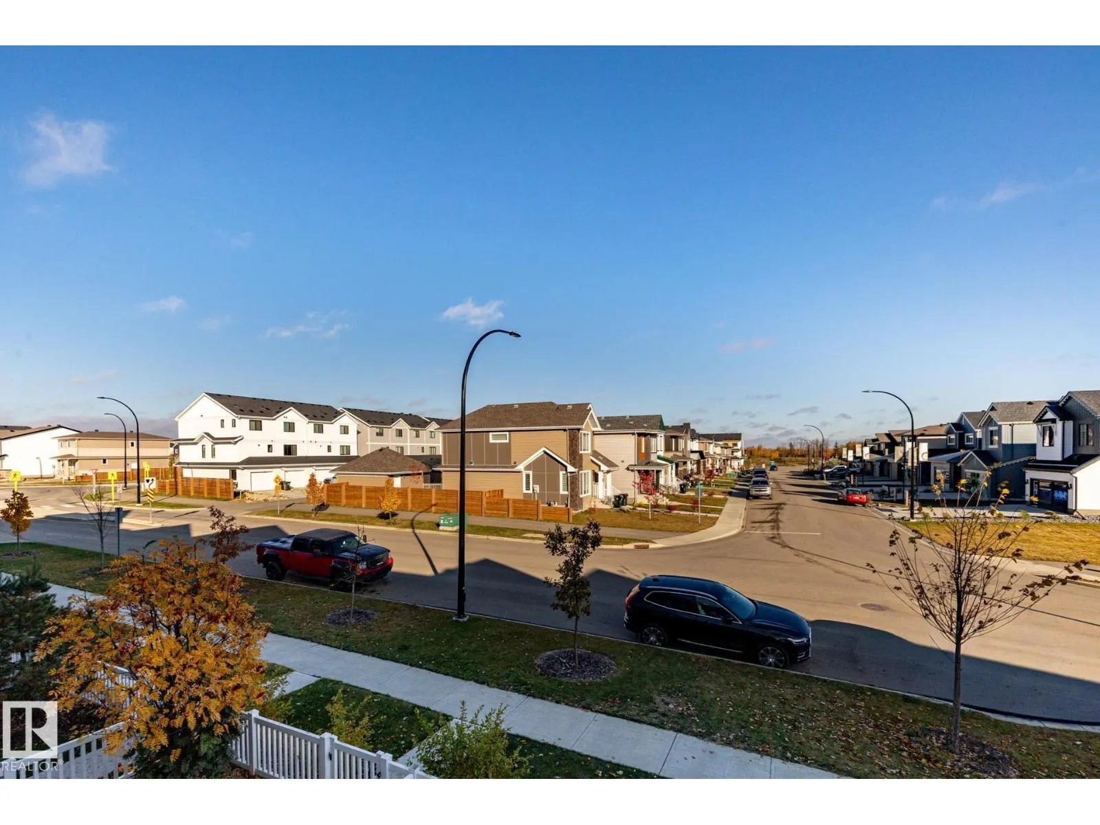 1273 MCLEOD AV